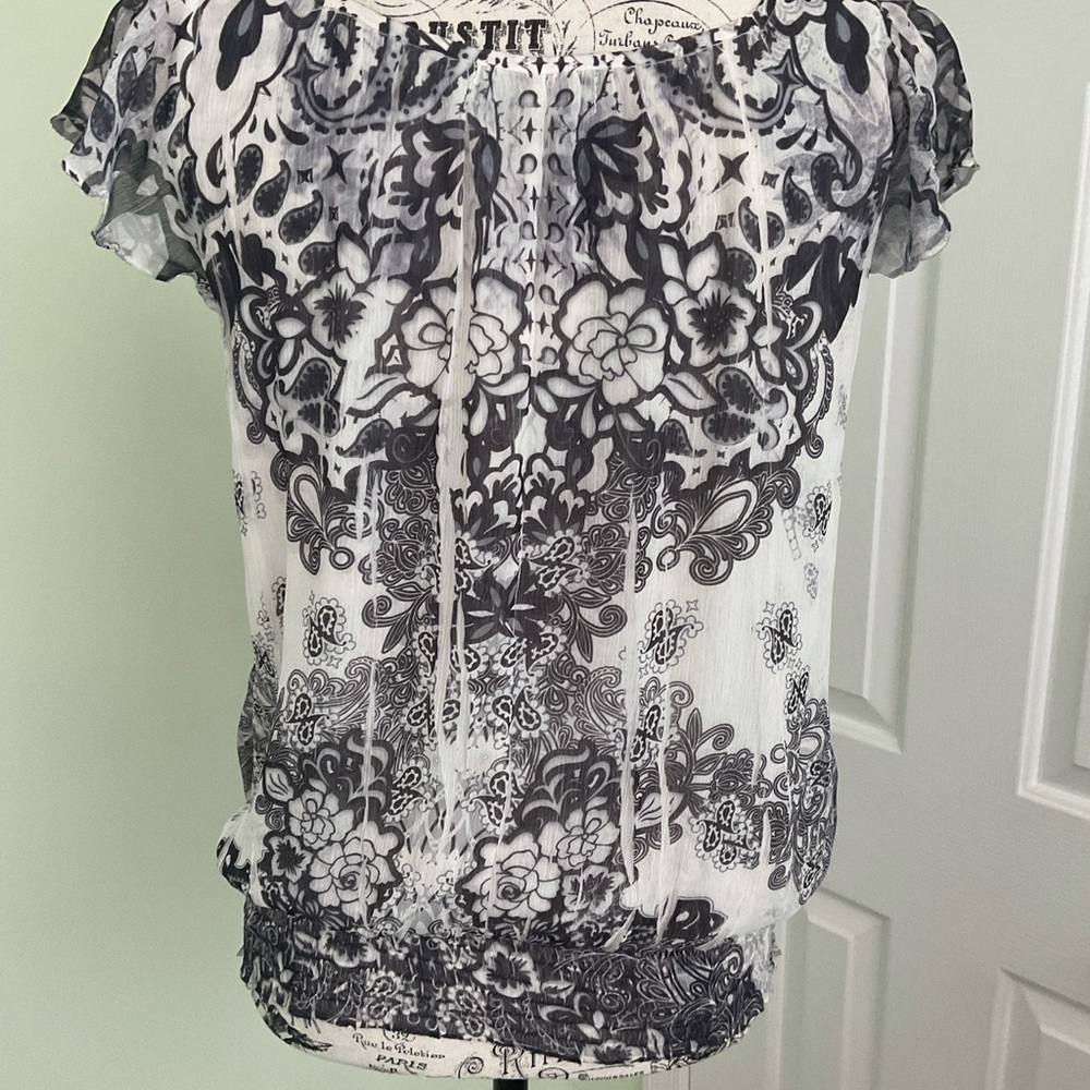 Unity World Wear Top - Picture 2 of 8